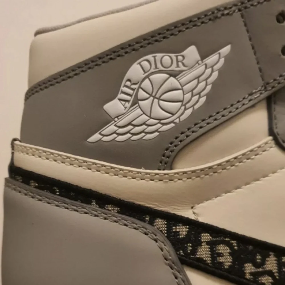 AIR DIOR JORDAN - Picture 7 of 11